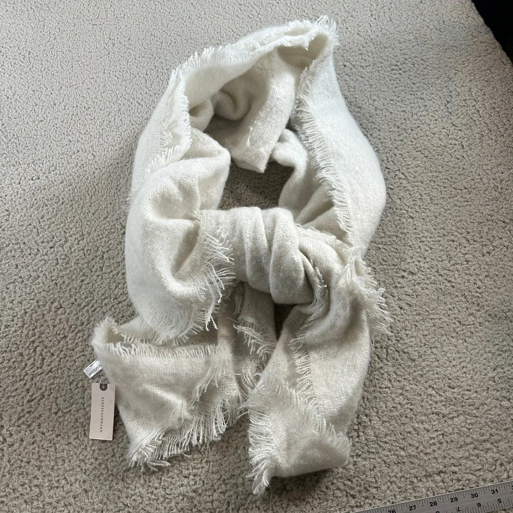 Anthropologie Grey Gris Soft Frayed Eyelash Fringe Blanket Scarf NWT 58530296